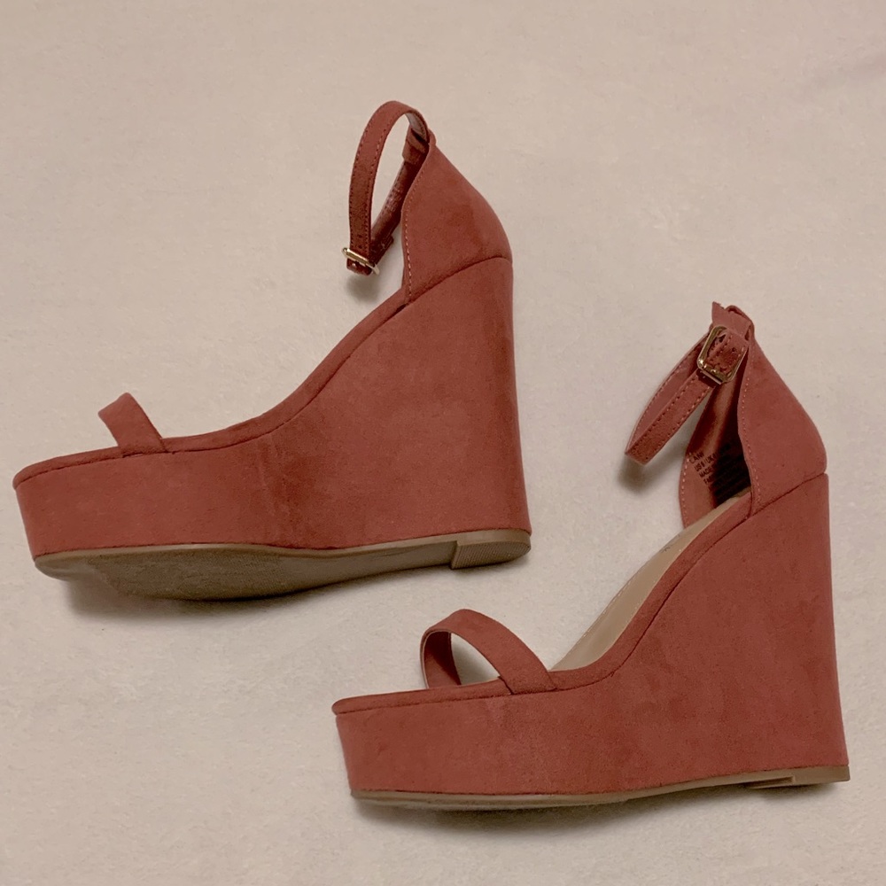 ShoeDazzle Lani Platforms, Size 6